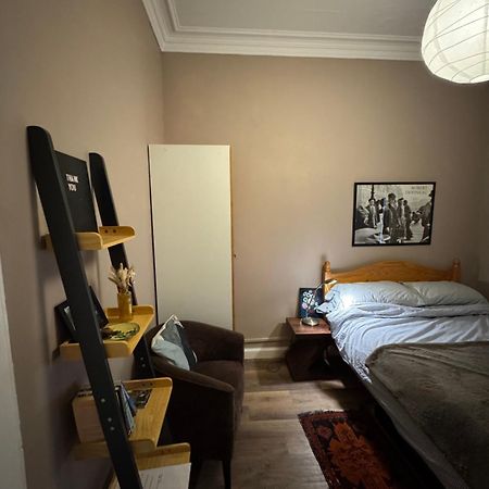 Central Room In Historic Tenement Shared Apartment Near Old Town إدنبرة المظهر الخارجي الصورة